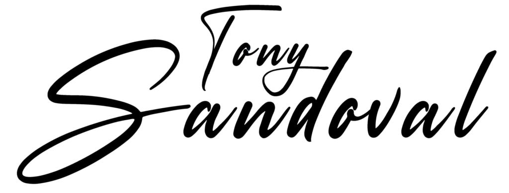 Tony Sandoval firma